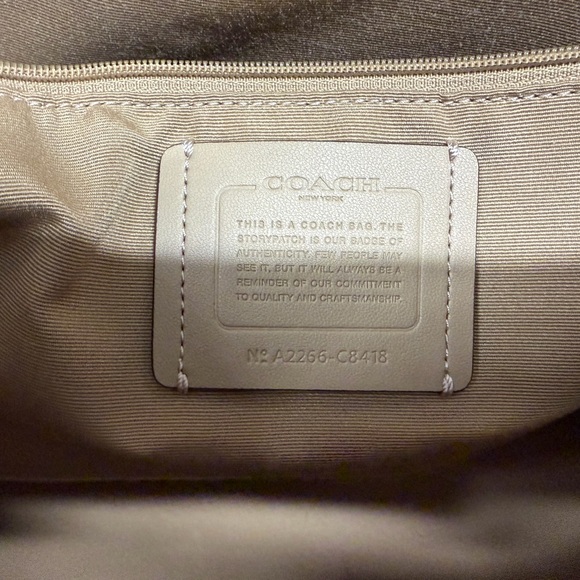 Coach City Tote with matching Coach Accordian Zip Wallet/Wristlet - Picture 10 of 15